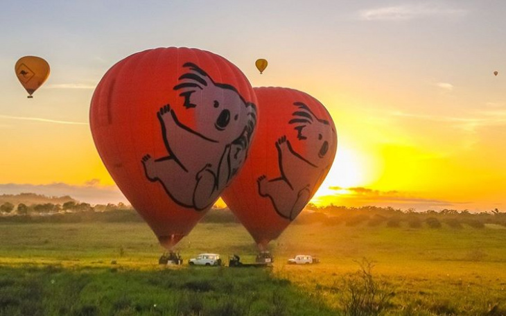 en, a detailed guide to a ride in a hot air balloon in cairns