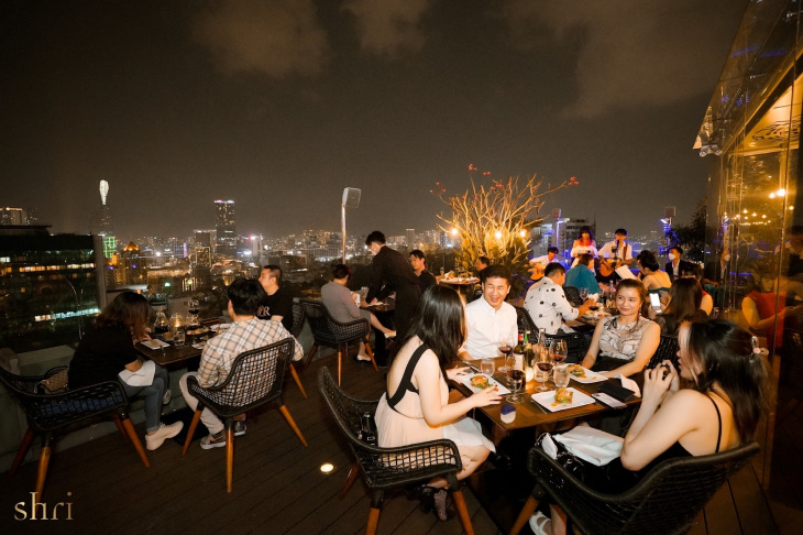 en, top 10 rooftop bars in saigon