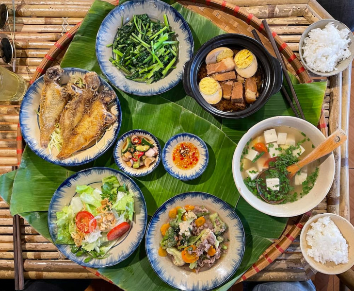 things to do in vietnam, where to eat, cultural, 10 traditional vietnamese foods you can't miss