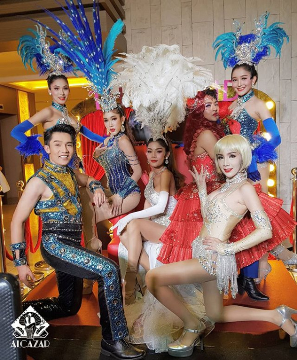 en, alcazar show: a complete guide to thailand’s most famous transvestite cabaret show