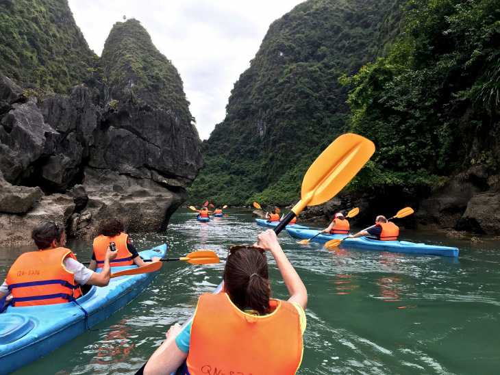 A comprehensive guide to book the best Halong Bay Cruise