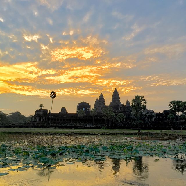 en, detailed guide to explore angkor wat sunset