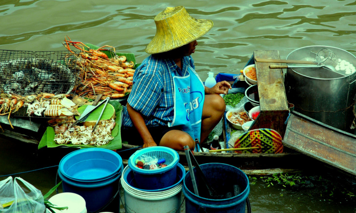 en, visit venice of bangkok- amphawa floating market