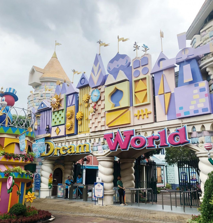 en, dream world bangkok: all you need to know about bangkok's most popular theme park