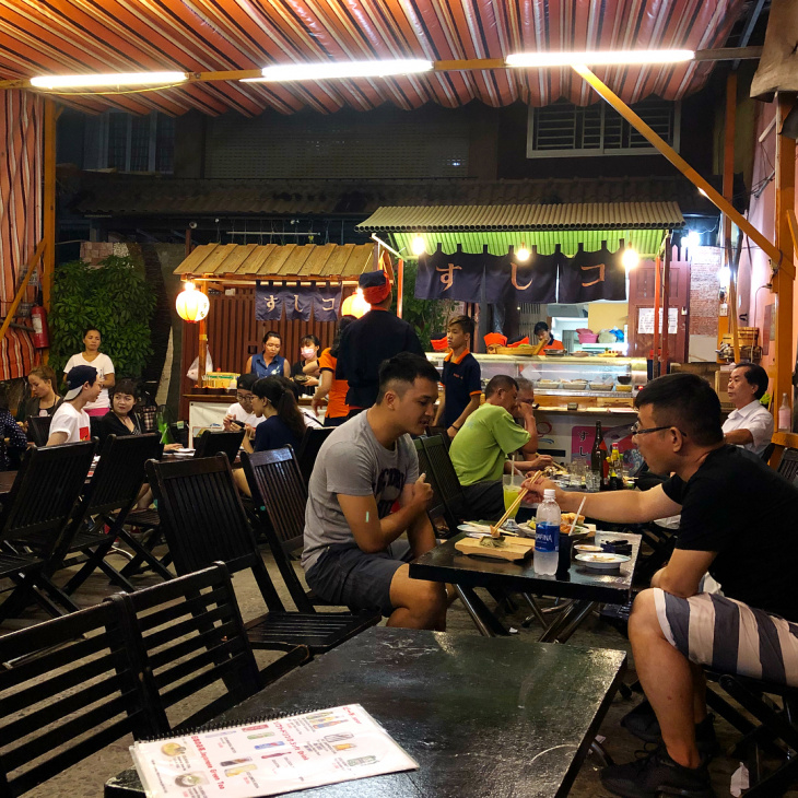 where to eat, art and music, things to do in ho chi minh city, where to eat in ho chi minh city, street food, ho chi minh city, vietnam, eat like a local - ho chi minh street food crawl