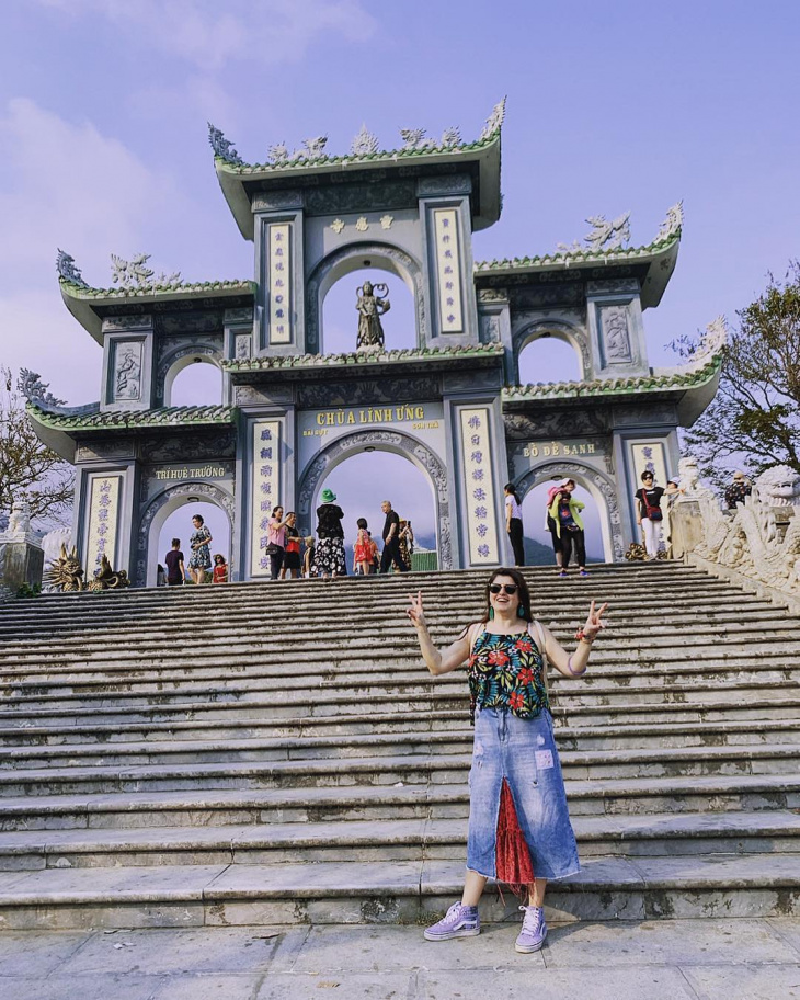 en, an exciting adventure to the largest pagoda in danang - linh ung pagoda on son tra peninsula