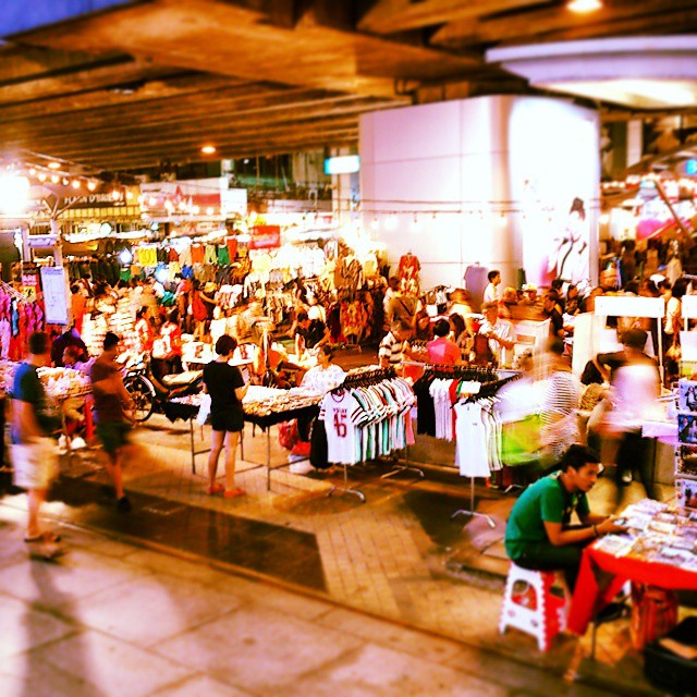 en, 16 bangkok night markets for shopping lovers