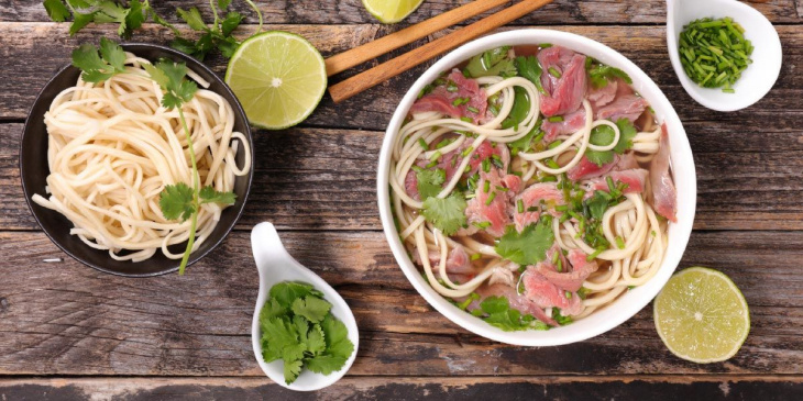 en, all you need to know about vietnamese noodles