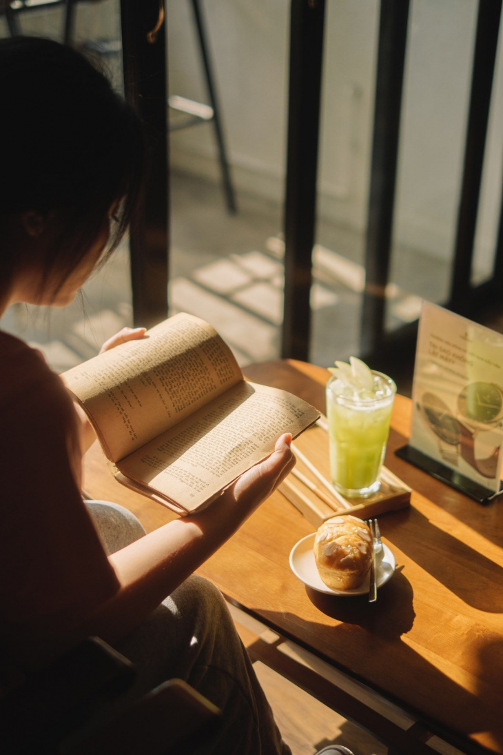 en, 07 hidden coffee shops for book lovers in saigon