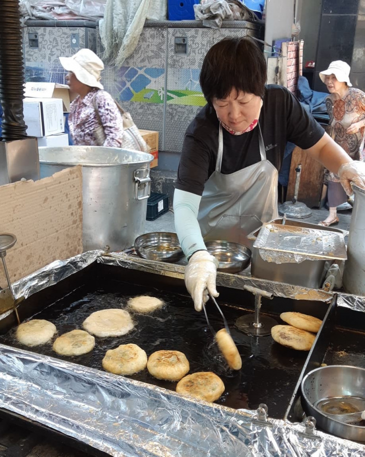 en, myeongdong street food: a guide to swamp yourself with the finest eateries
