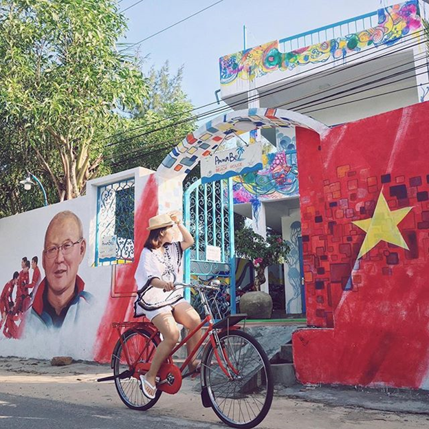 en, a visit to danang's hidden street art: tam thanh mural village