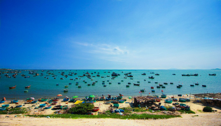 en, vietnam raining season and best places to travel