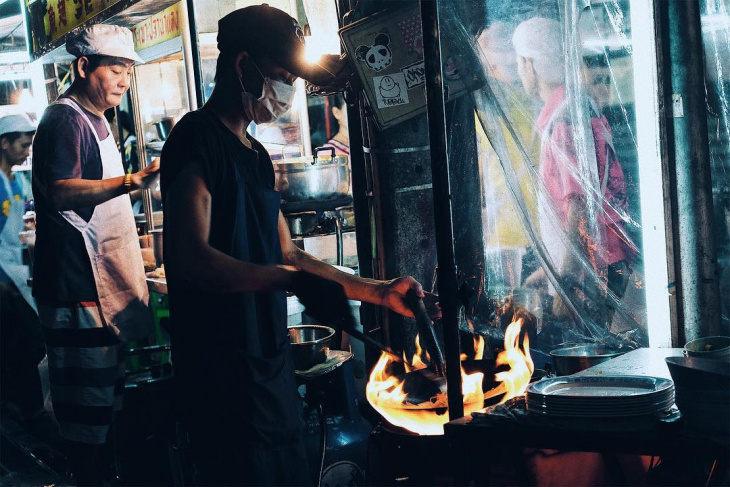 en, bangkok by tuk tuk: the unique way to explore the city at night