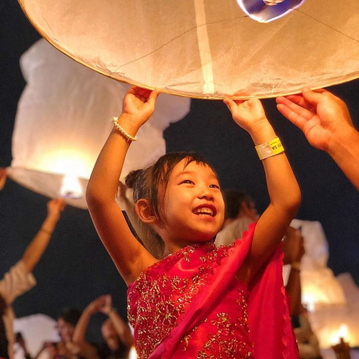 en, a comprehensive guide to the breathtaking yee peng lantern festival in chiang mai