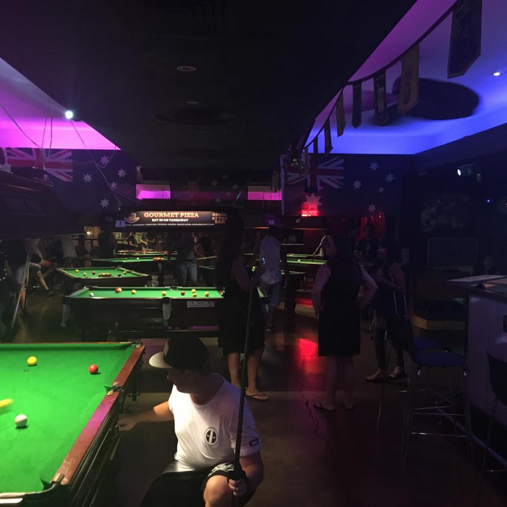 en, a detailed guide to experience nightlife in cairns