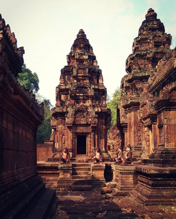 en, banteay srei temple: the detailed guide to the finest temple in siem reap cambodia