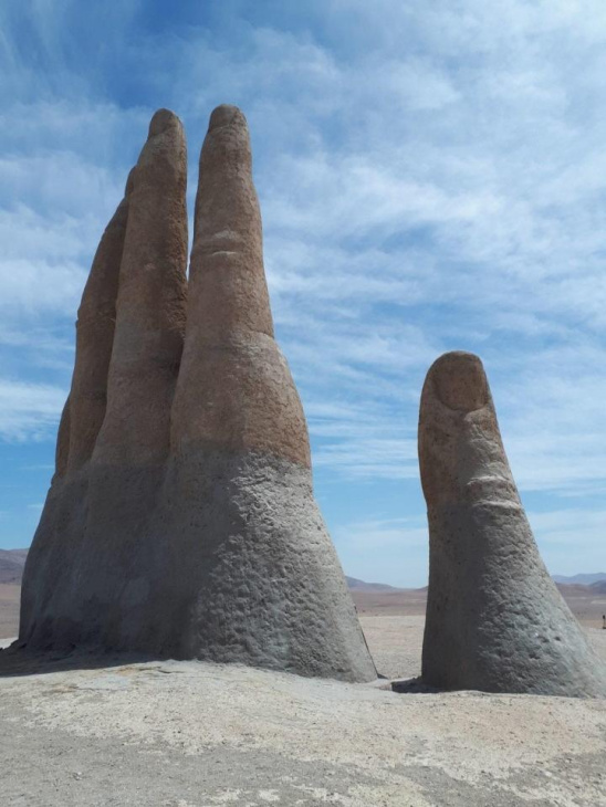 bàn tay giữa sa mạc, địa điểm check-in, , khám phá, trải nghiệm, bàn tay khổng lồ giữa hư không - điểm check in sa mạc ấn tượng