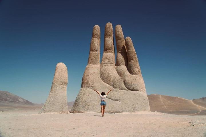 bàn tay giữa sa mạc, địa điểm check-in, , khám phá, trải nghiệm, bàn tay khổng lồ giữa hư không - điểm check in sa mạc ấn tượng