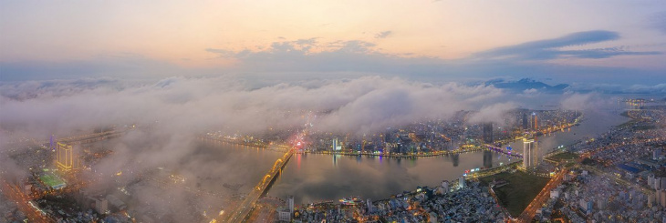 Ngắm nhìn vẻ đẹp của Đà Nẵng trong ngày sương mây