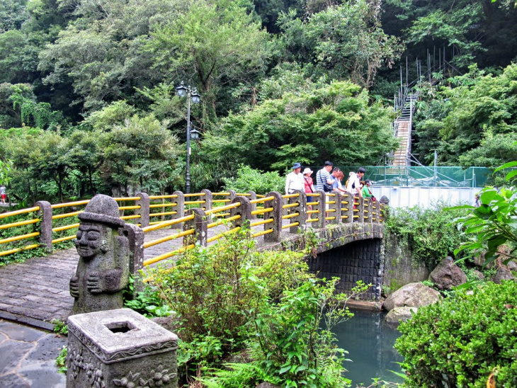 hàn quốc, du lịch hàn quốc, cẩm nang du lịch, khám phá, du lịch hàn quốc: khám phá thác nước cheonjiyeon hùng vĩ