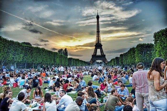 6 tuyệt chiêu du lịch Paris Pháp thoải mái mà không sợ cảnh chen lấn