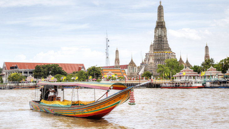 Thả mình trên sông Chao Phraya ngắm nhìn khung cảnh của Bangkok