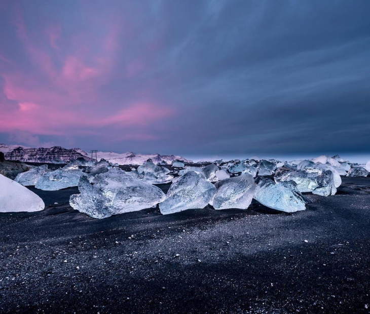 Khám phá bãi biển “kim cương” tại Iceland