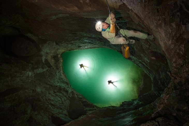 khám phá, tìm thấy thi thể của du khách mất tích trong hang sâu nhất thế giới