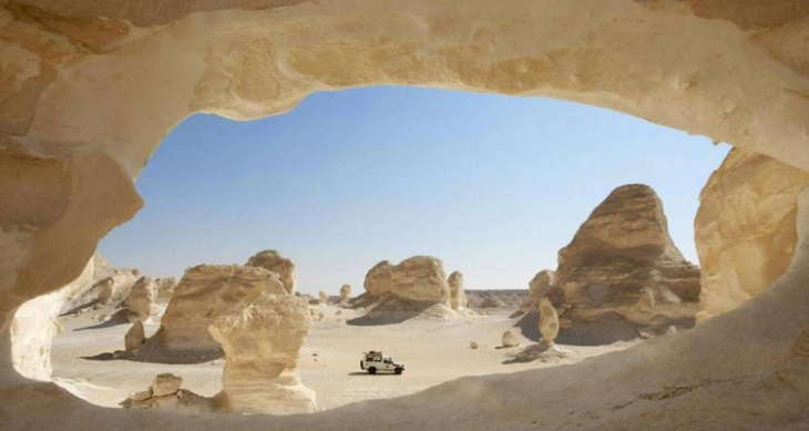 Du ngoạn kỳ quan thiên nhiên sa mạc Trắng tại Ai Cập