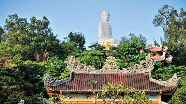 Chùa Long Sơn Nha Trang: Biểu tượng văn hóa đáng tự hào của thành phố biển