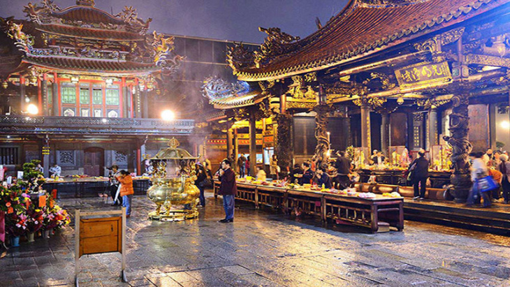 khám phá, chùa long sơn nha trang: biểu tượng văn hóa đáng tự hào của thành phố biển