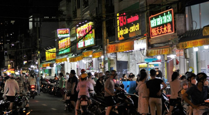 Phố sủi cảo lớn nhất Sài Gòn tấp nập trở lại sau dịch