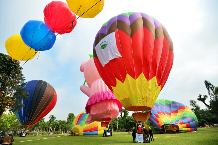Người dân Thủ đô hào hứng đón chờ ngày hội khinh khí cầu tổ chức tại Hà Nội