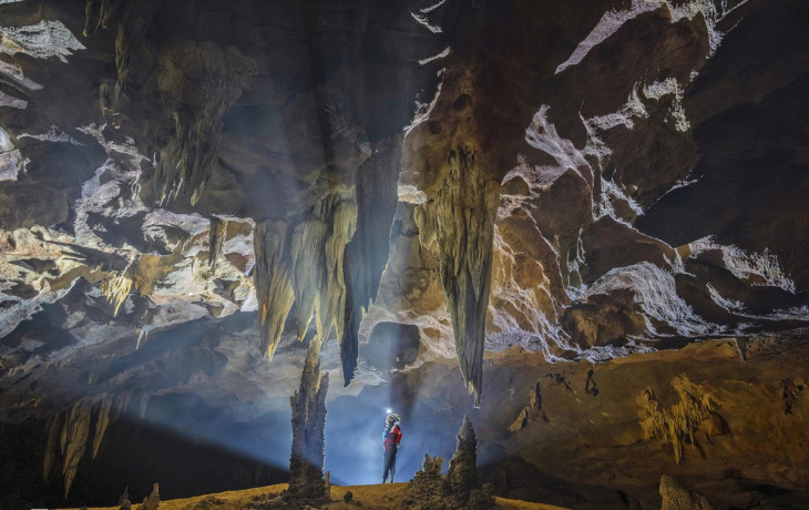 Chiêm ngưỡng vẻ đẹp hùng vĩ của hang động hàng triệu năm tuổi tại Quảng Bình