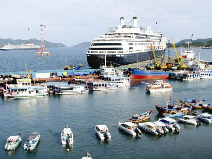 khám phá, cảng nha trang – nút thắt kinh tế mang giá trị du lịch?