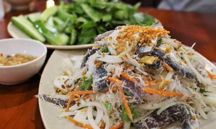 Gỏi cá trích – Món ăn trứ danh ở Phú Quốc