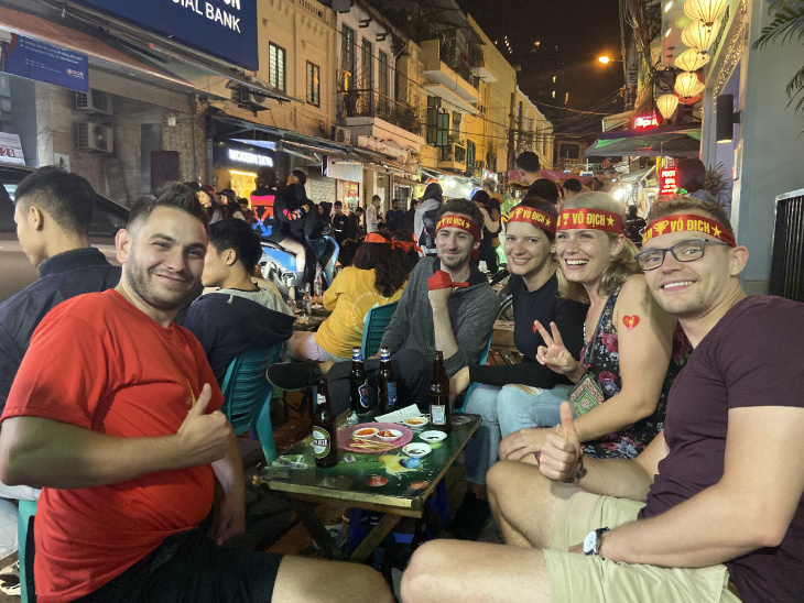 Những điểm chơi đêm – các con phố “không ngủ” ở Hà Nội