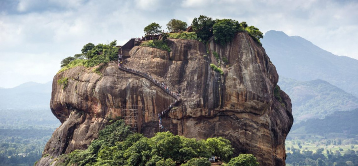Tới Sri Lanka đừng quên lướt qua những đồi chè xanh mướt