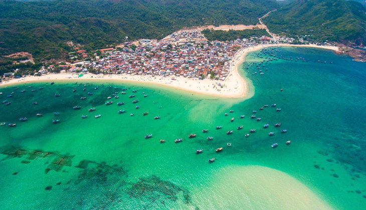 10 bãi biển Quy Nhơn đẹp ngất ngây mà bạn không nên bỏ qua