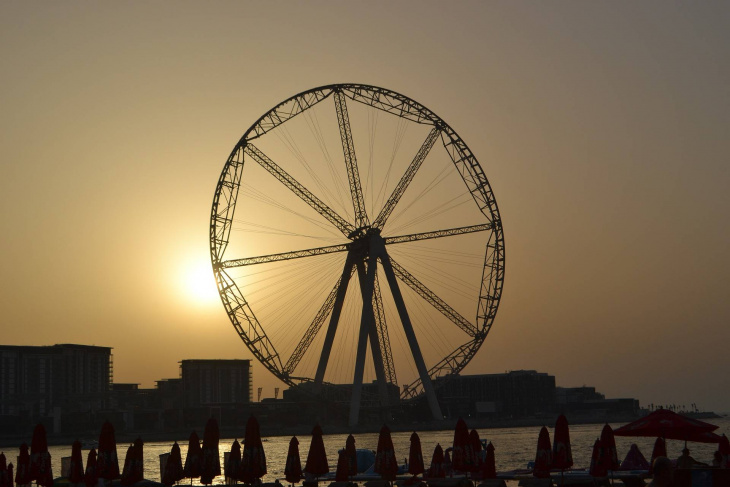 Vòng quay Ain Dubai lớn nhất thế giới – nơi tuyệt vời để ngắm hoàng hôn từ độ cao 250m.