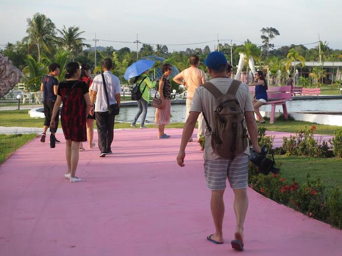 love art park pattaya: điểm đến khiến du khách ngượng chín mặt ở xứ chùa vàng