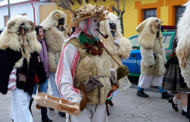 lễ hội hóa trang, dân mohács, mặt nạ, vải vụn, 1 loại nhạc cụ, uống rượu, lễ hội hóa trang rùng rợn nhất châu âu