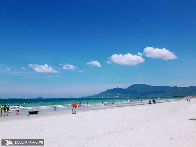 Ở Nha Trang có một bãi biển đẹp 