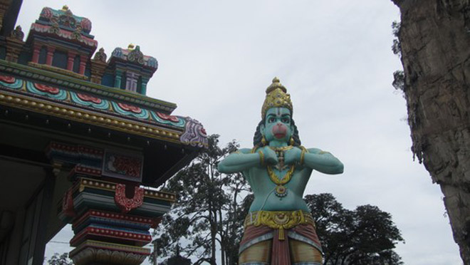 động batu, động batu ở malaysia, thần khỉ hanoman, đền thờ ấn giáo, địa điểm du lịch, thánh địa của người ấn độ, thót tim ở động batu