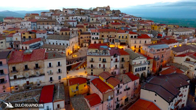 thị trấn ở italia, du lịch khám phá italia, thị trấn candela, lạ đời thị trấn thưởng tiền để mời du khách tới sống