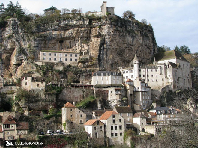 ngôi làng cổ, ngôi làng cổ rocamadour, địa điểm hành hương, vẻ đẹp ngoạn mục của ngôi làng cổ nằm cheo leo trên vách núi đá