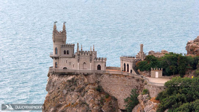Top những lâu đài nằm giữa khung cảnh lãng mạn đẹp như cổ tích