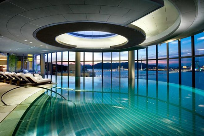 Những bể bơi trong nhà tuyệt nhất thế giới