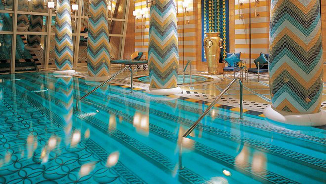 bể bơi trong nhà, bể bơi thư giãn, du lịch nghỉ dưỡng, khách sạn hạng sang, những bể bơi trong nhà tuyệt nhất thế giới