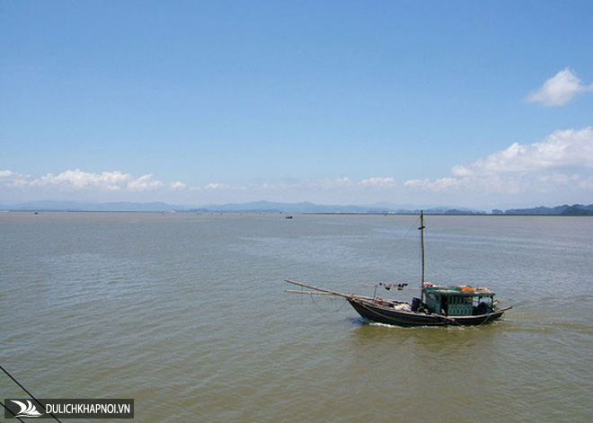 Ngắm dòng sông nổi tiếng bậc nhất trong lịch sử Việt Nam